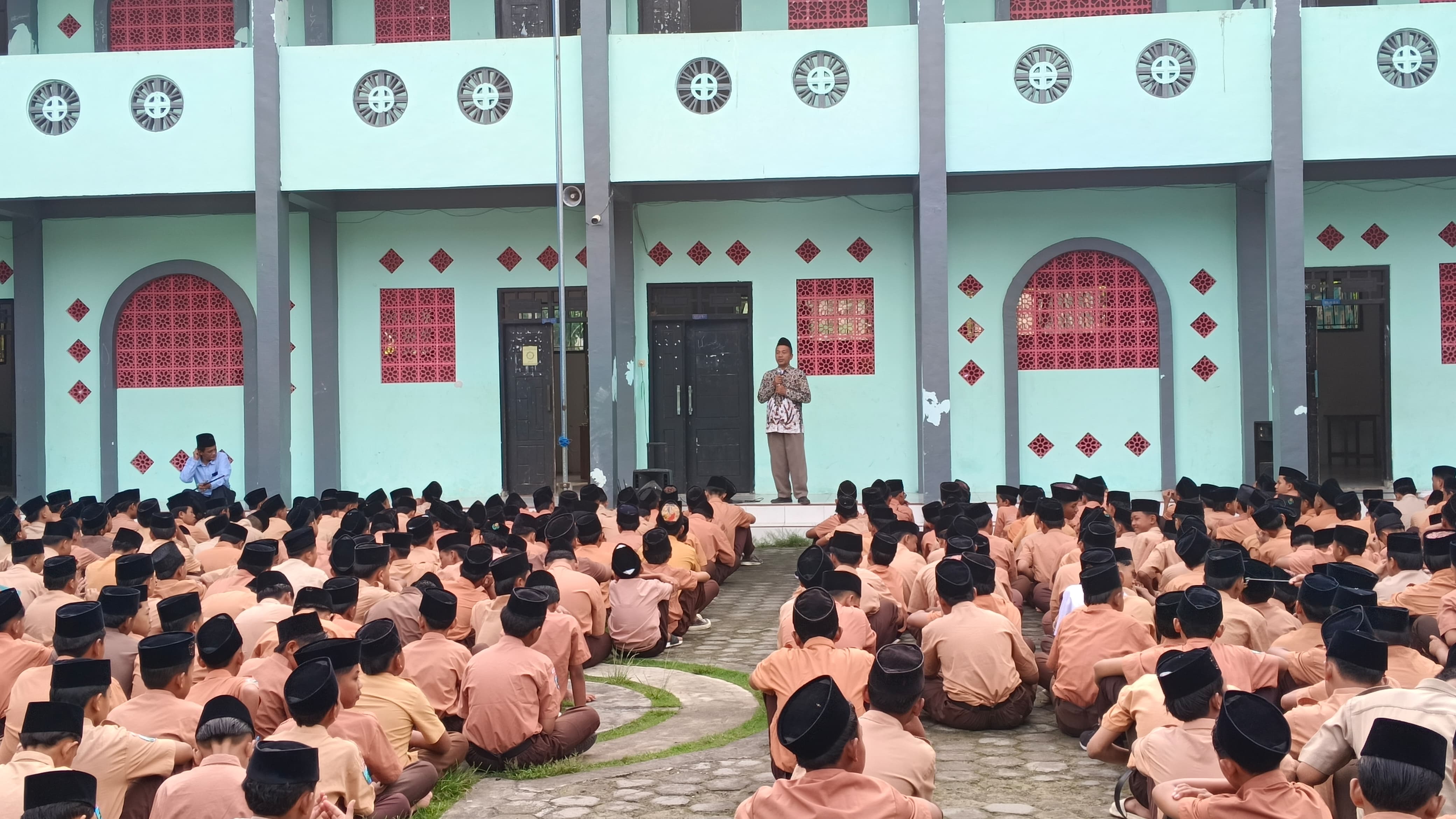 Tatib kembali diaktifkan; madrasah lebih mapan
