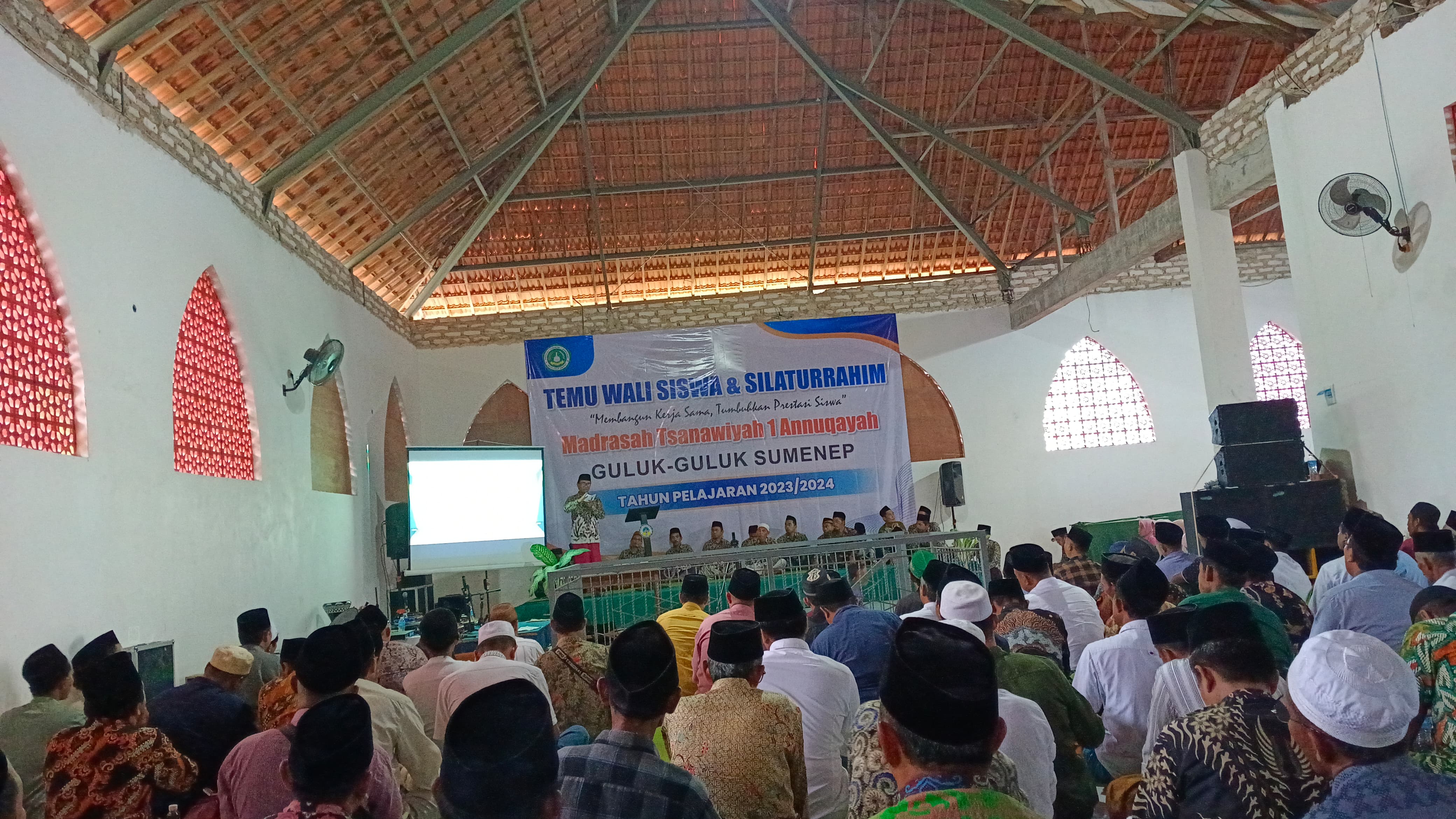 Suasana temu wali di sesi serap aspirasi bersama wali kelas kepada wali siwa