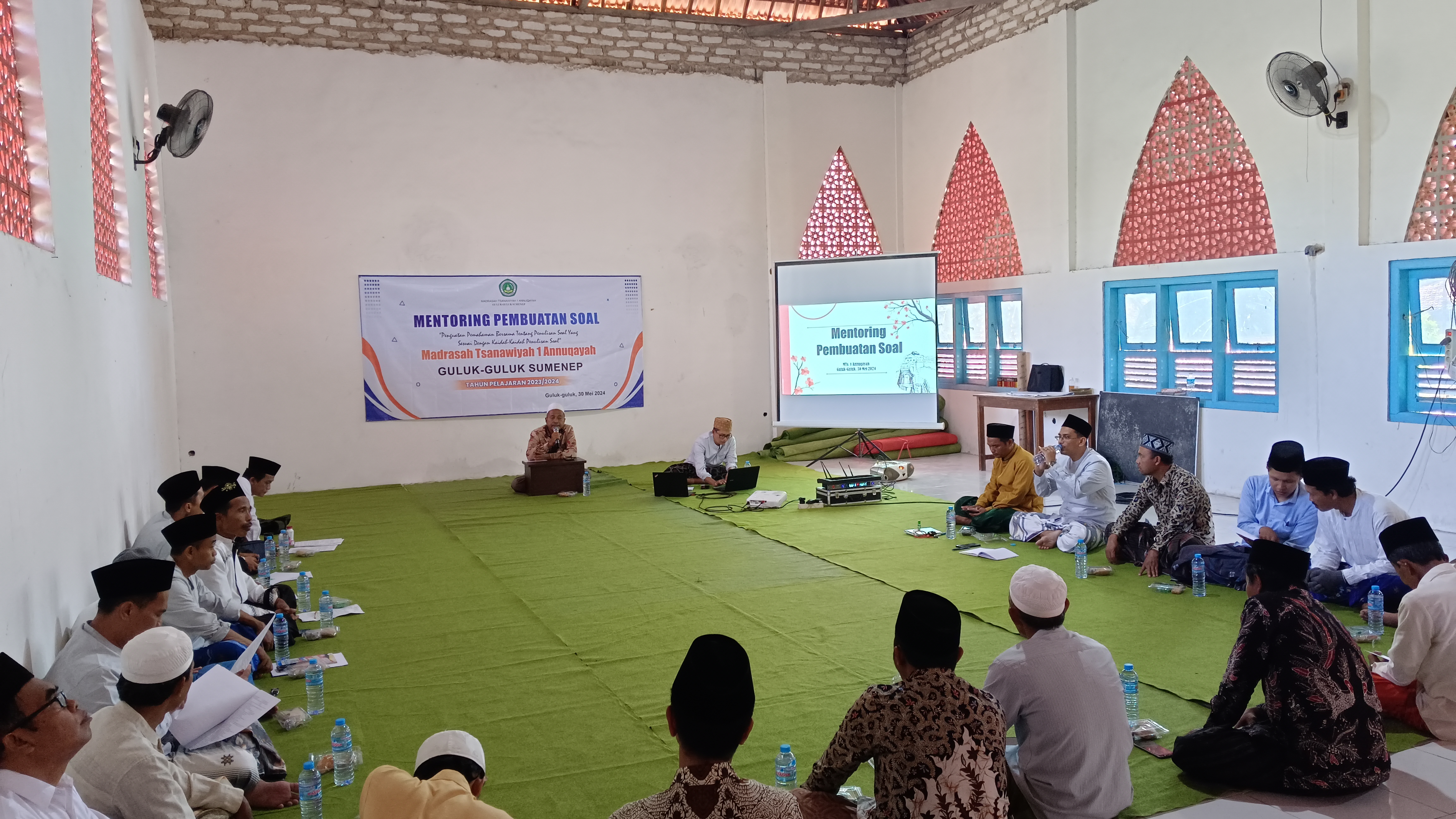 suasana keseriusan guru dalam mengikuti kegitan mentoring