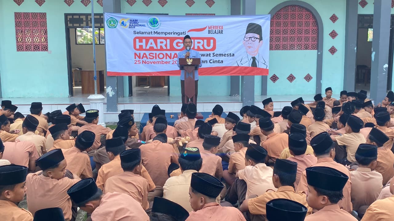 Peringatan Hari Guru : MTs 1 Annuqayah adakan apel pagi