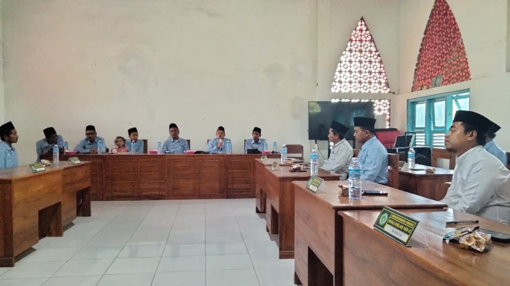 Hadir di Rapat Rutin Wali Kelas, Kabid. Pendidikan Dasar dan Menengah Annuqayah Berikan Motivasi dan Arahan