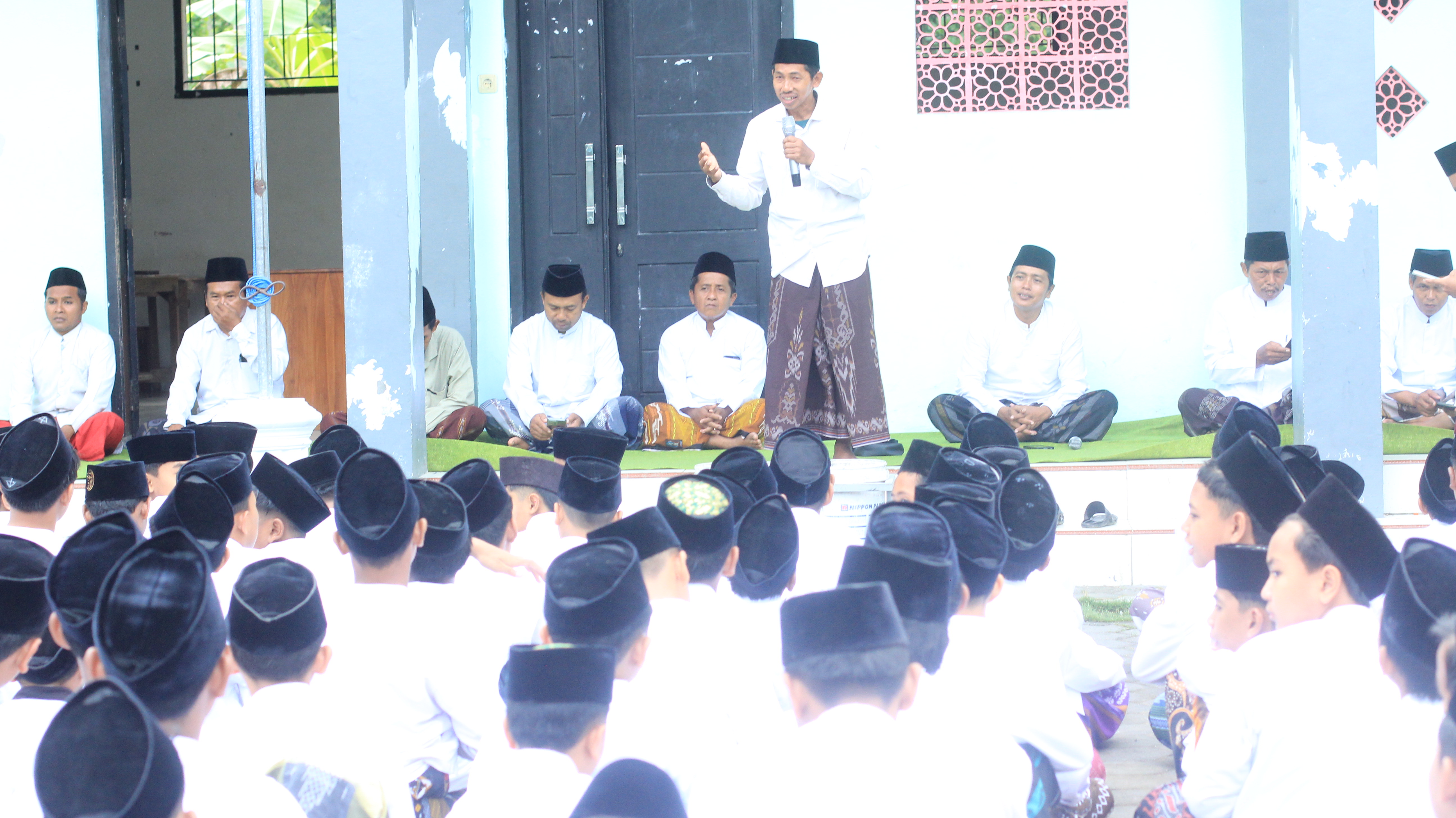MTs 1 Annuqayah Peringati Hari Santri Nasional 2025 dengan Apel, Tahlilan, dan Qultum.