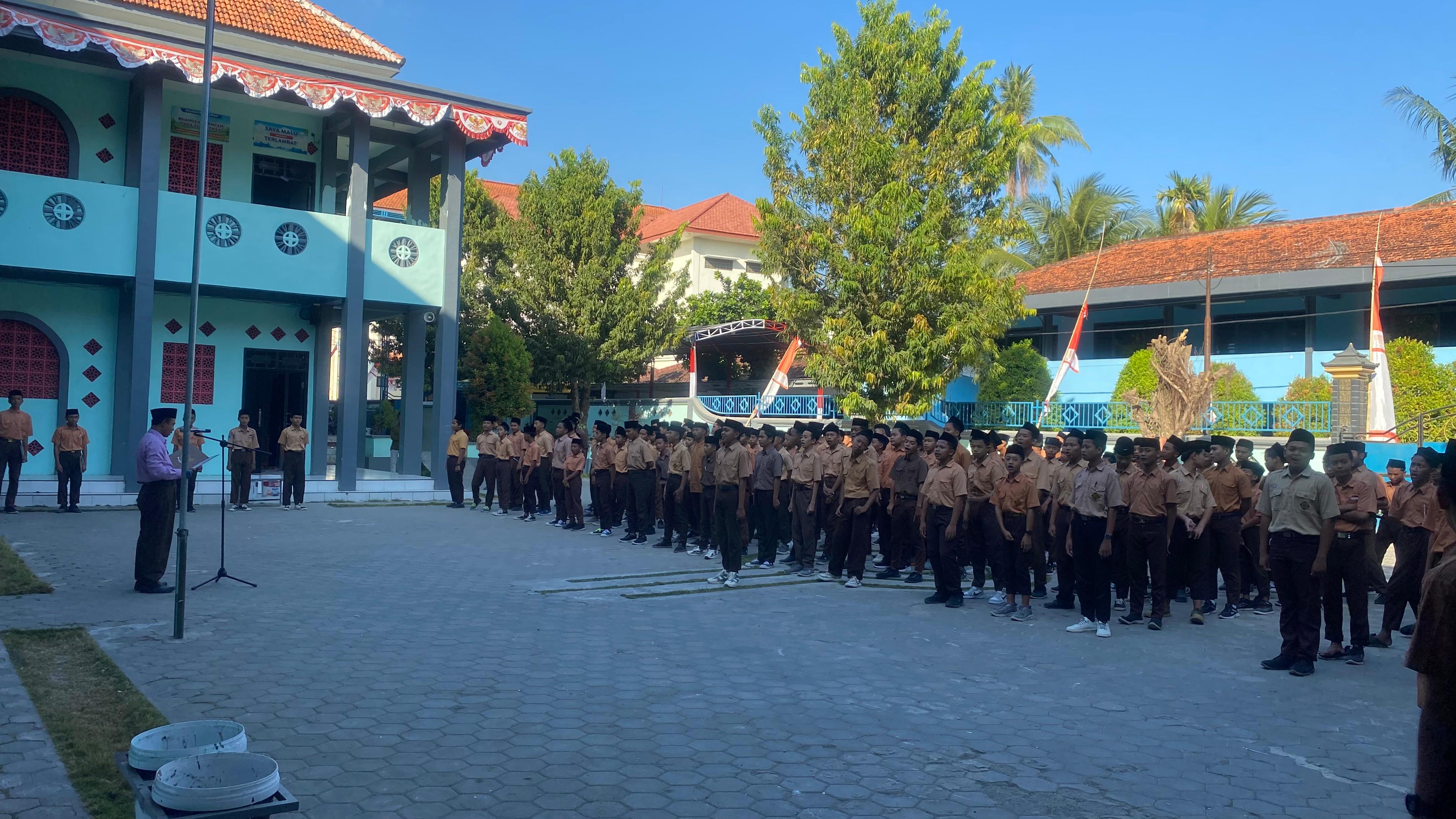 Upacara Rutin: Tingkatkan Keterampilan dan Kedisiplinan Siswa
