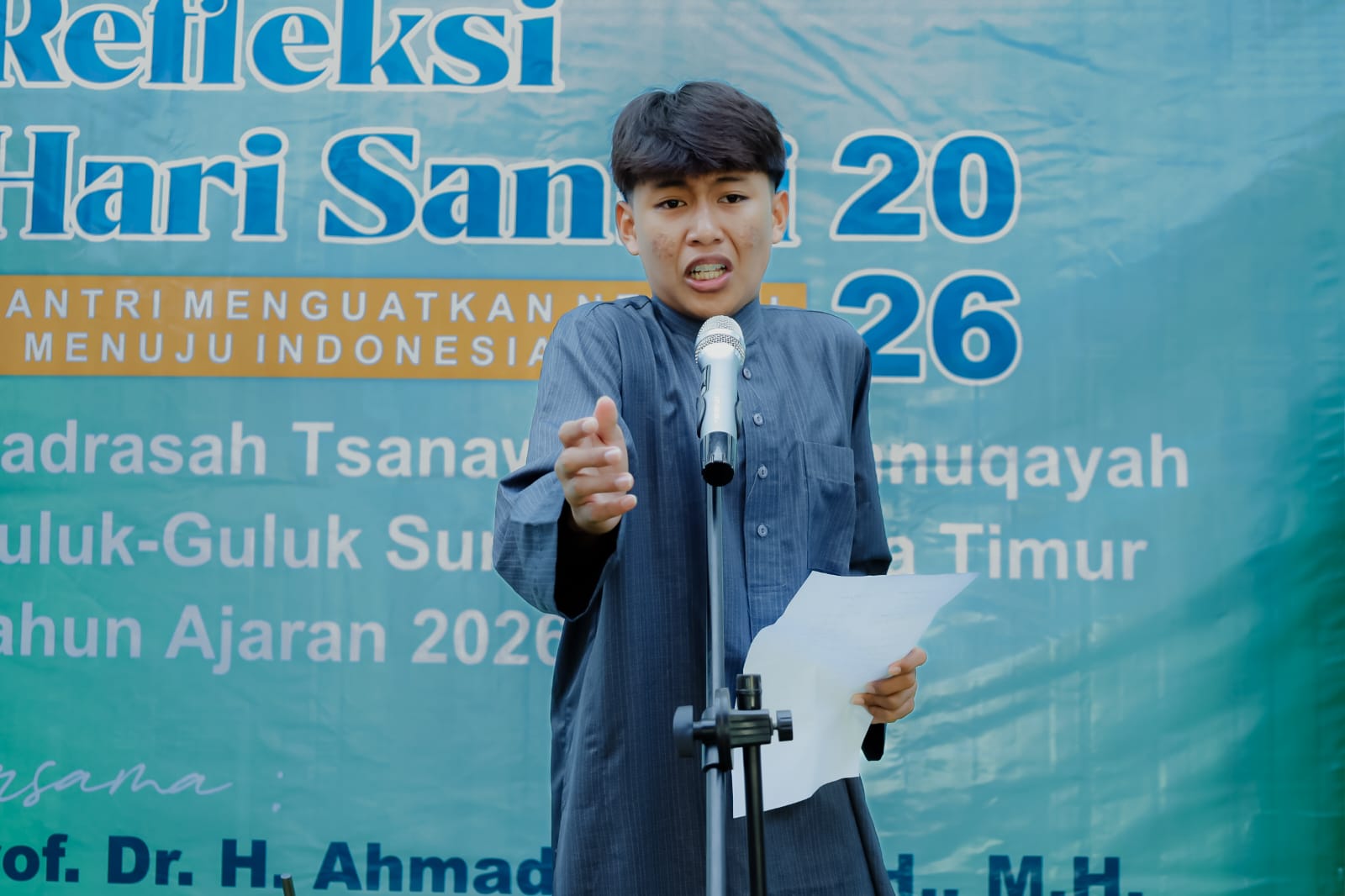 Penampilan Mohammad Shafiyurrahman Asshaleh dalam membacakan Puisi Bahasa Arab pada momen Hari Santri 2026